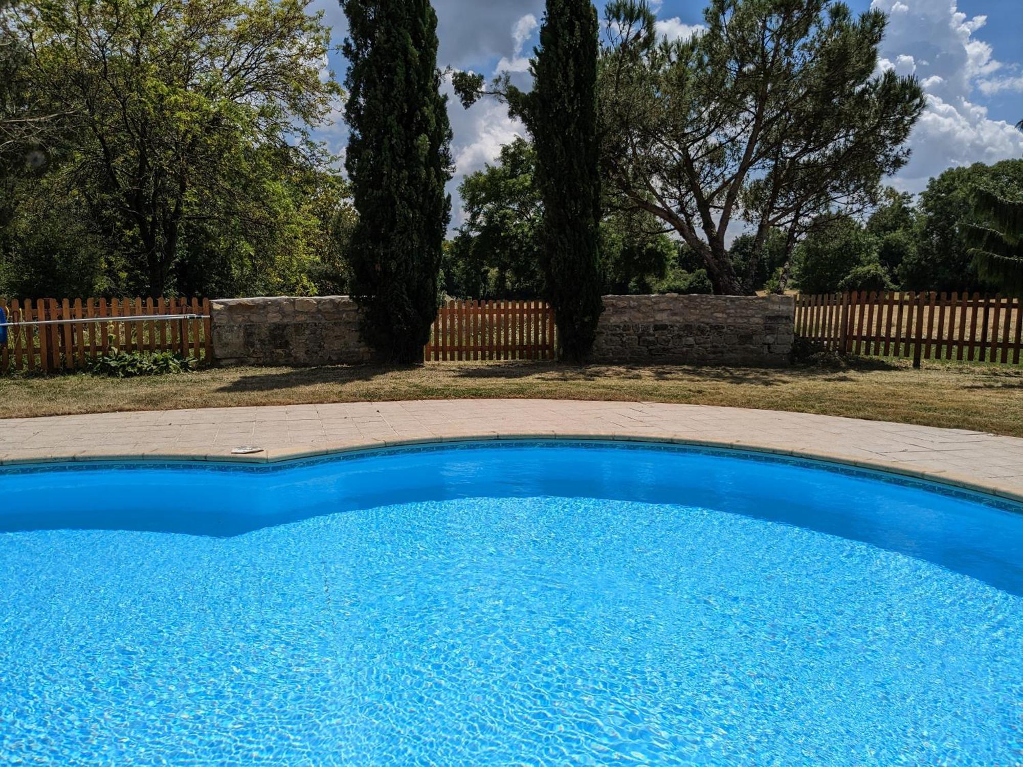 3 Self-Contained Gites With Pool And Games Room Saint-Georges-de-Noisné Kültér fotó